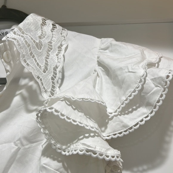 Beautiful White eyelet flutter sleeve Maxi Dress - Picture 4 of 7